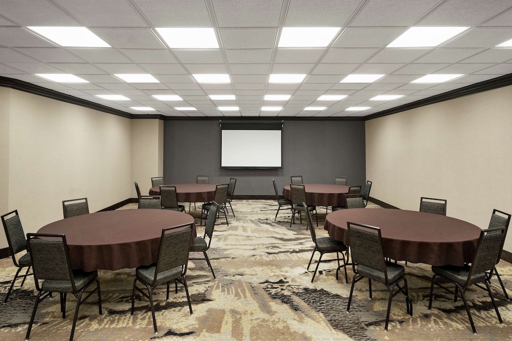 Hampton Inn & Suites Exeter - photo 47