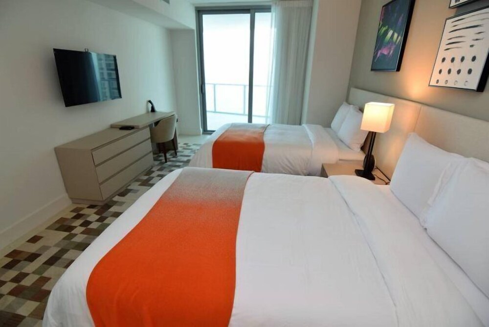 Best Ocean & Bay Views 2 Bed 2 Bath @ Hyde Resort - photo 10