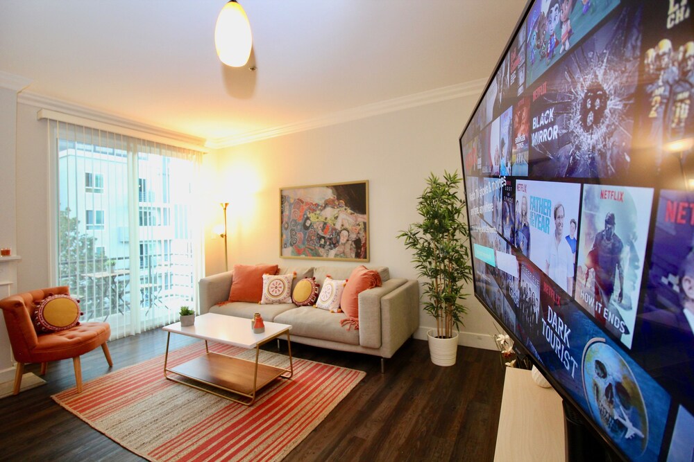 La Westwood Deluxe Suites - photo 19
