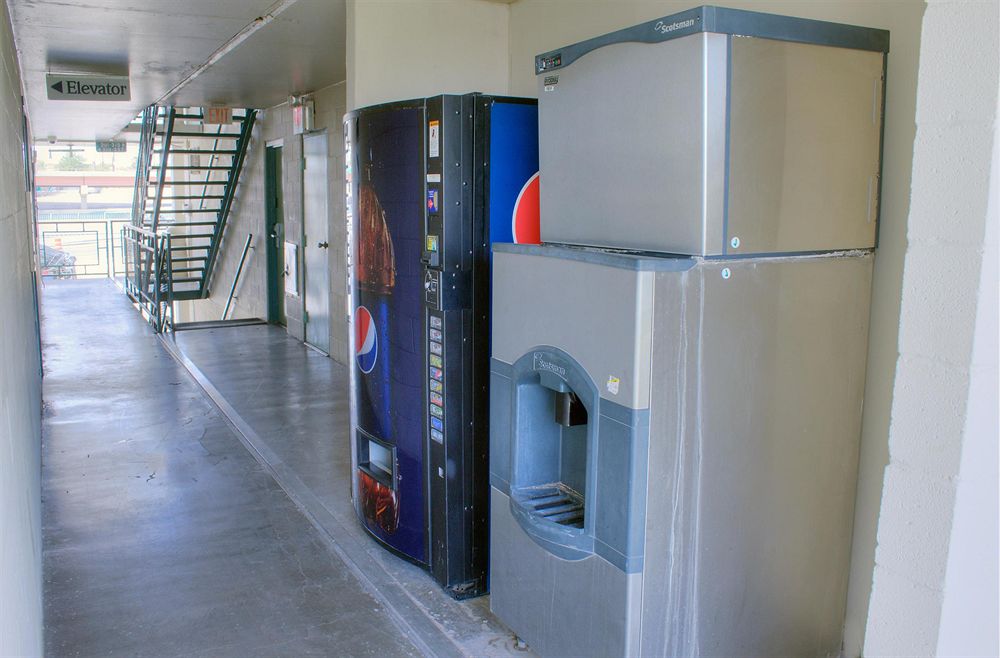 Motel 6 El Paso Central - photo 26
