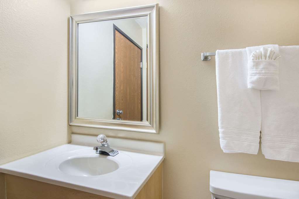 Super 8 by Wyndham Portales - photo 9
