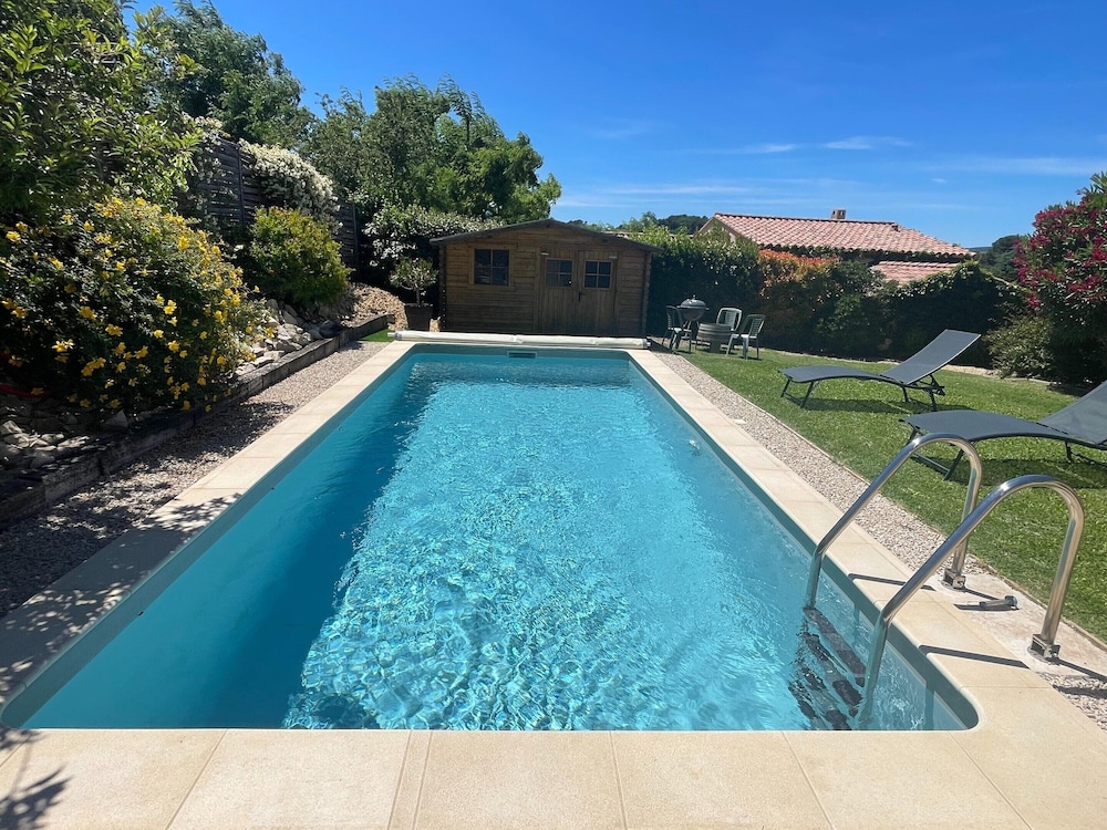 Villa in Vaison Near Roman Ruins & Pool — 4-Star Luxury Hotel in Vaison-La-Romaine, France