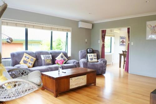 Rotorua 5 Bedrooms 3 bathroom family house — 4-Star Luxury Hotel in Rotorua, New Zealand