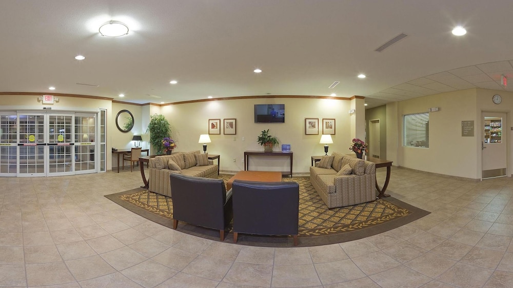 Candlewood Suites Lafayette an IHG Hotel - photo 2