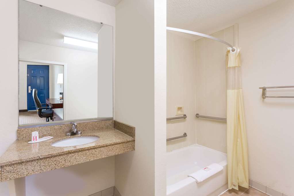 Days Inn by Wyndham Reidsville - photo 9