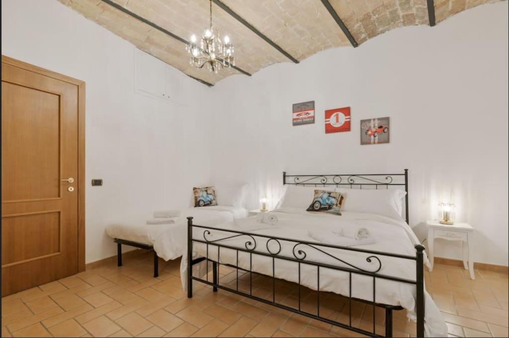 Charming Bright Colosseum Apartment — 4-Star Luxury Hotel in Rome, Italy