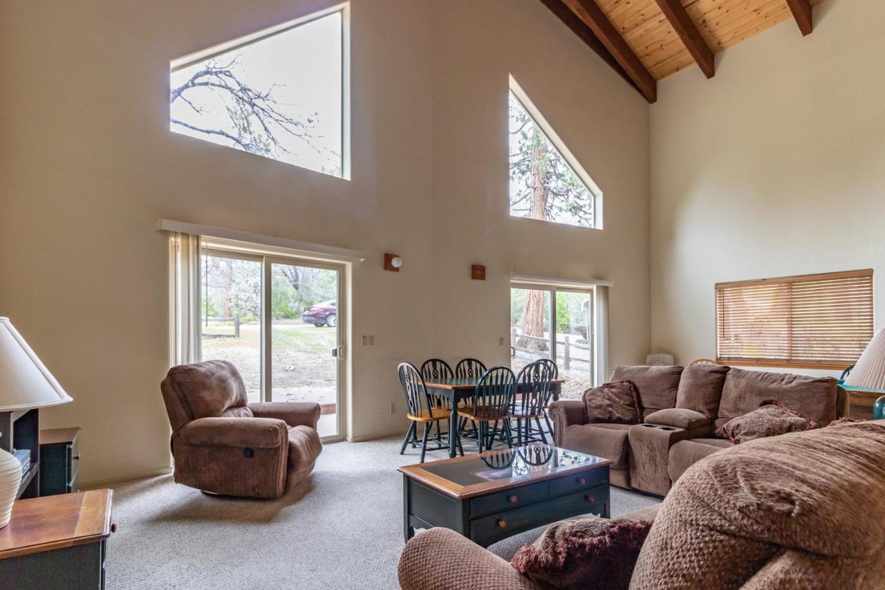 Streiff Lake House — 4-Star Luxury Hotel in Bass Lake, United States