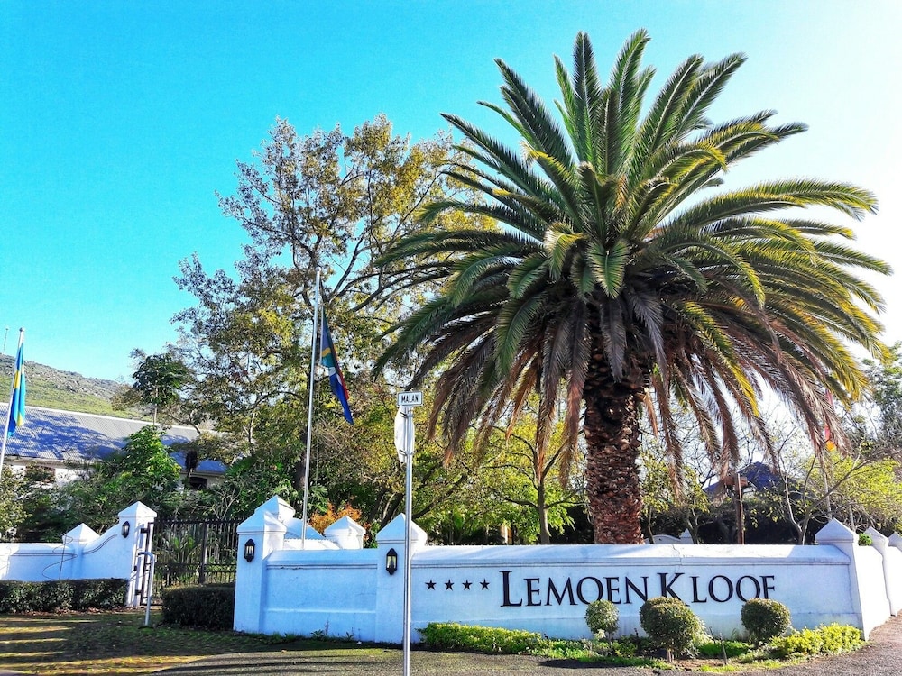 Lemoenkloof Guest House — 4-Star Luxury Hotel in Paarl, South Africa