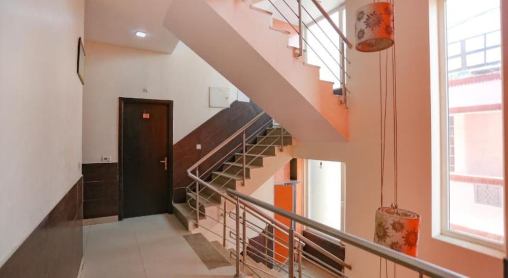 Hotel Earthview II - last minute hotel in Noida