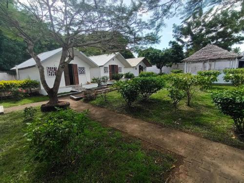 Hôtel bungalows La Pirogue — Sambava — photo 3