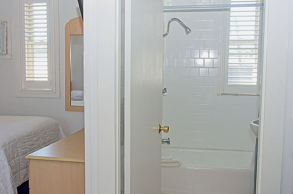 Vineyard Harbor Motel Private Beach - photo 270