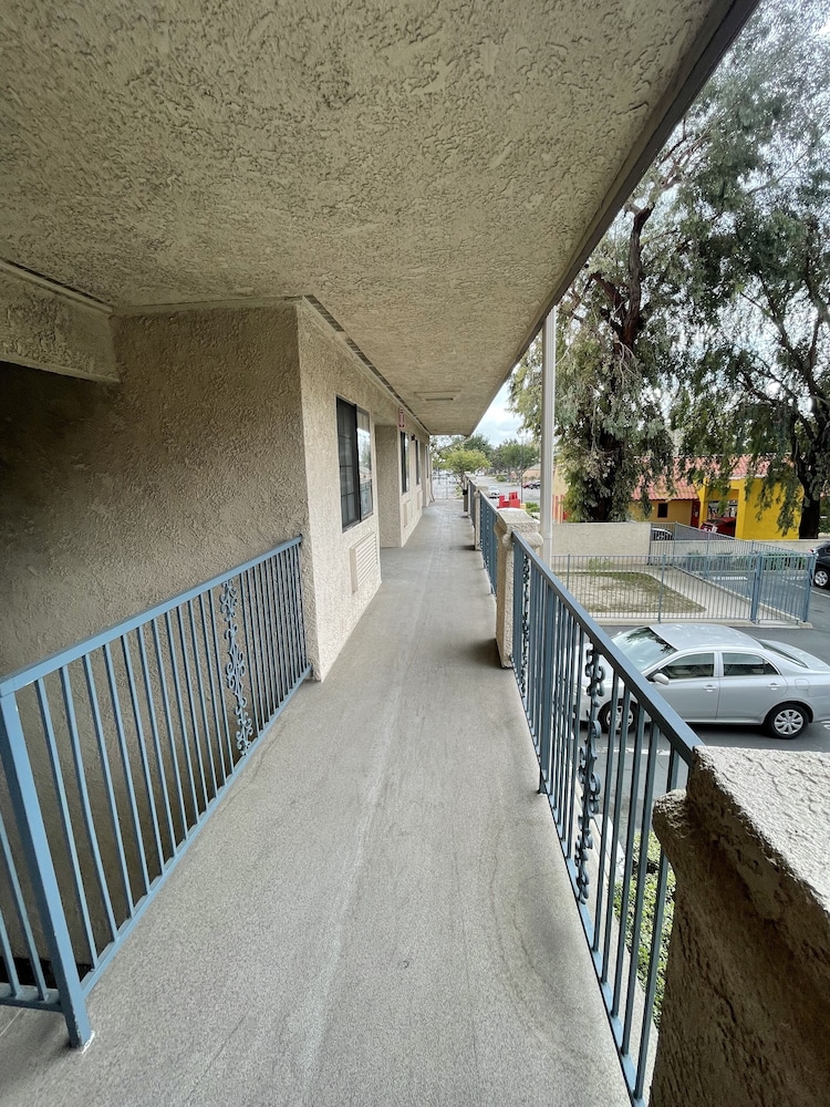 Chino Motel - photo 44