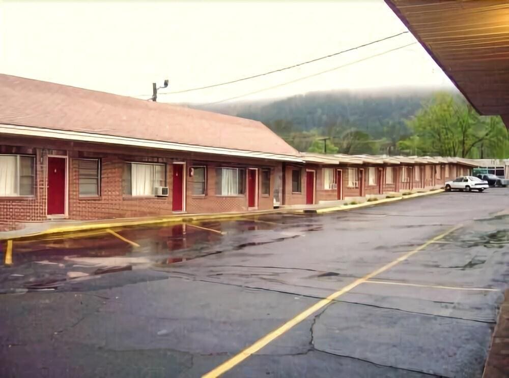 Shamrock Motel - photo 4