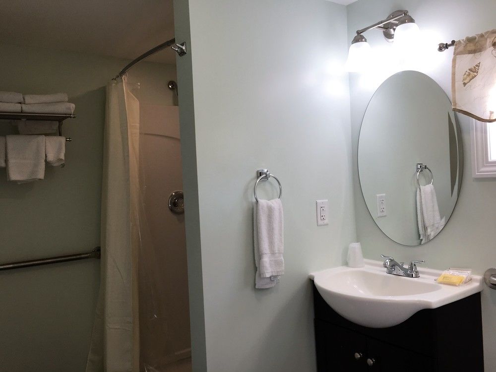 The Hyannis Star Motor Inn - photo 13