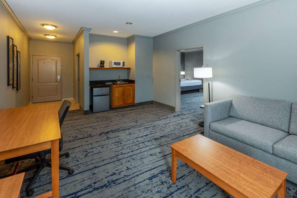 La Quinta Inn & Suites by Wyndham Bridgeport - photo 19