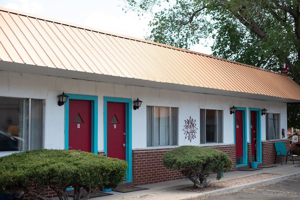 Circle R Motel - photo 60