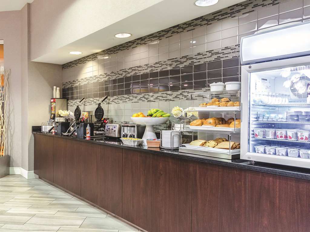 La Quinta Inn & Suites by Wyndham Grand Junction - photo 39