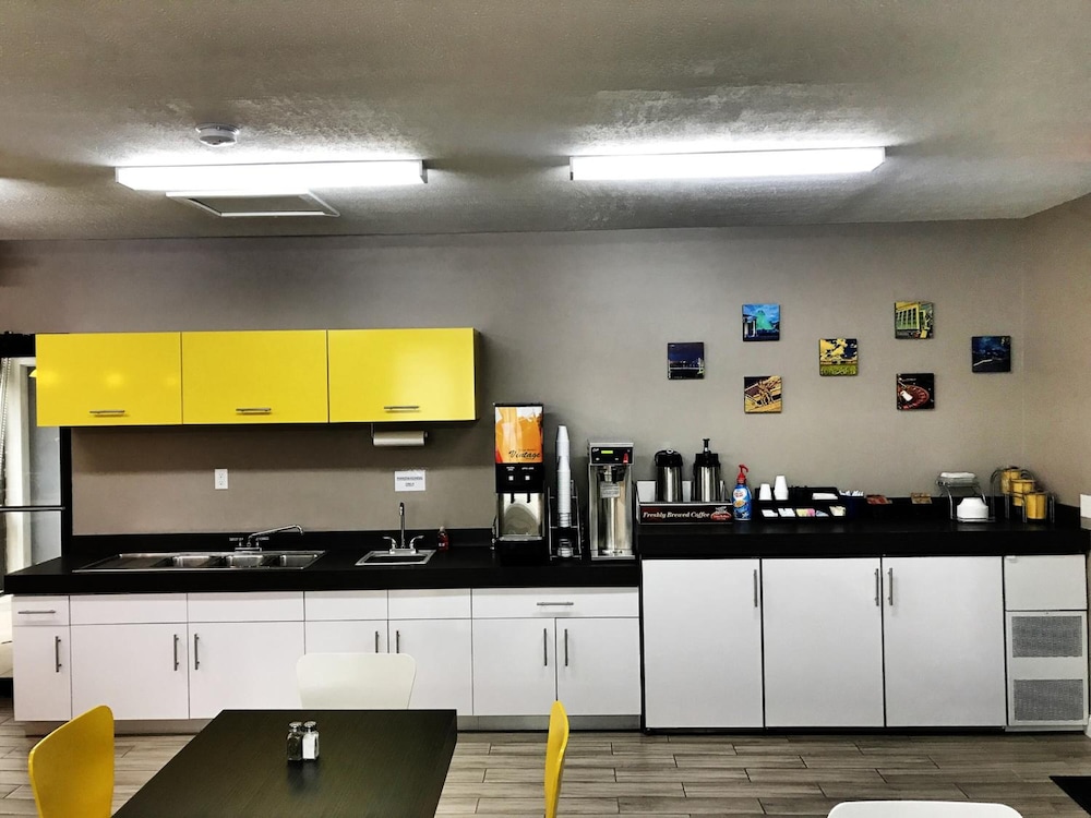 BridgePointe Inn & Suites - photo 18
