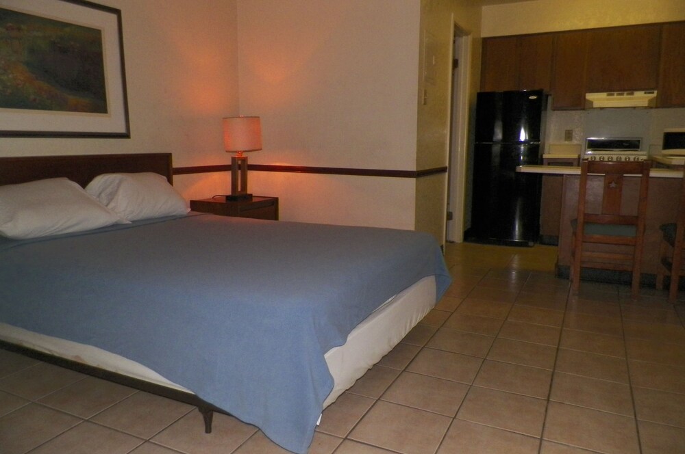 Amerihome Inn & Suites - photo 5