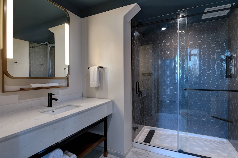 Courtyard by Marriott Cincinnati Downtown - photo 16