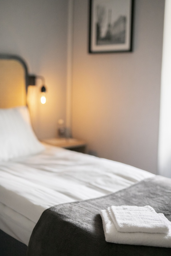 Hotell & Bistro Rödesund — hotel in Karlsborg