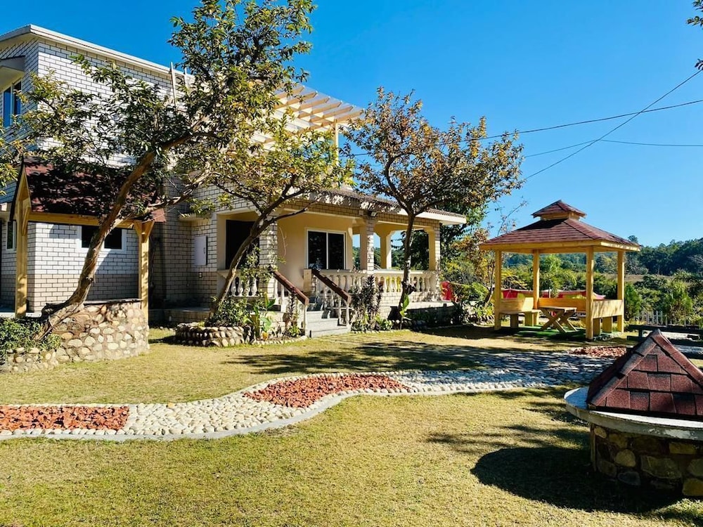 Jolly Retreat in Vikasnagar, India