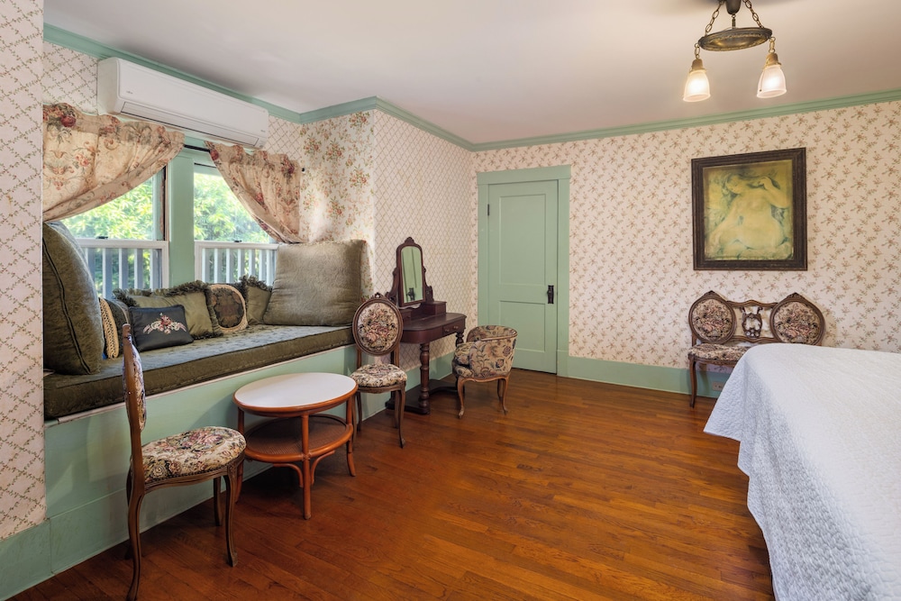 Manoa Valley Inn - photo 5