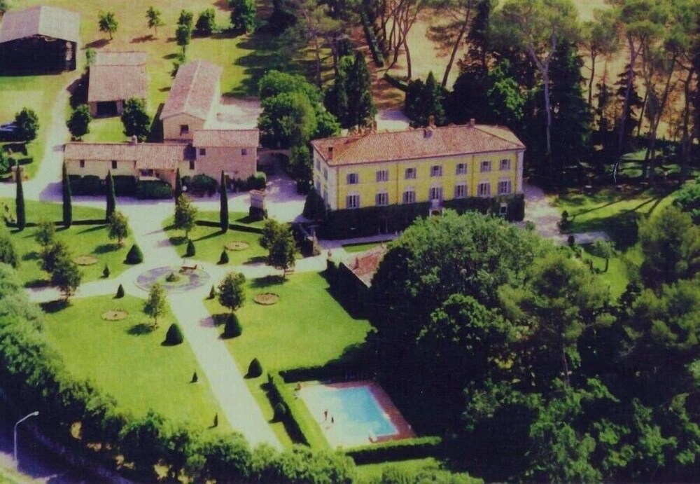 Palazzo Di Bagnaia — 4-Star Luxury Hotel in Castel Del Piano, Italy
