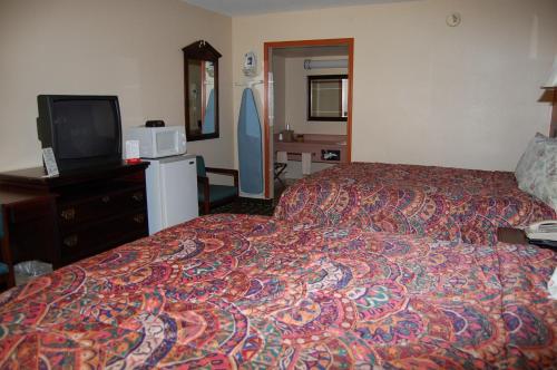 Executive Inn and Suites Springdale - photo 16