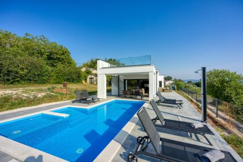 Villa Nono Spinovci — 4-Star Luxury Hotel in Karojba, Croatia