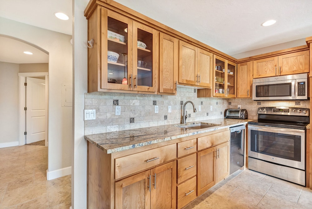 Bend Riverside Inn & Suites - photo 174