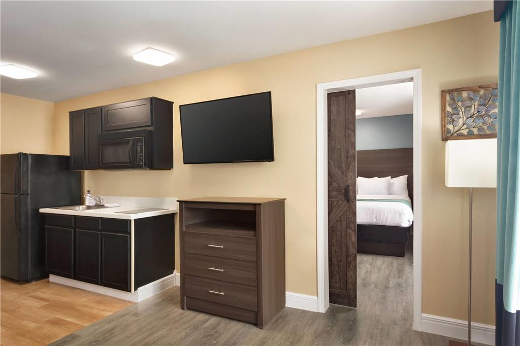 Hawthorn Suites by Wyndham St. Robert - photo 19