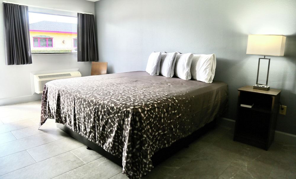 Crosby's Motor Inn - photo 10