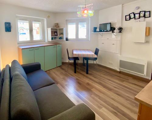 Petite Sygogne Front de Mer & Vue Chateau Cosy in Dieppe, France