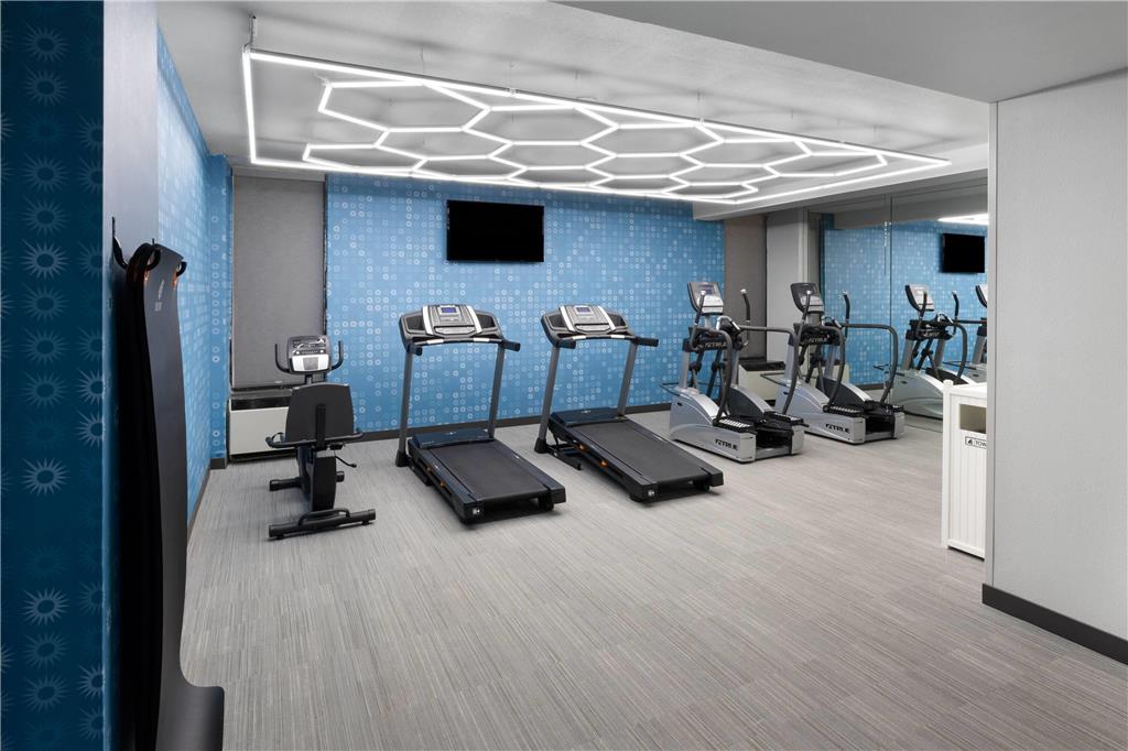 La Quinta Inn & Suites by Wyndham Houston Stafford Sugarland - photo 9