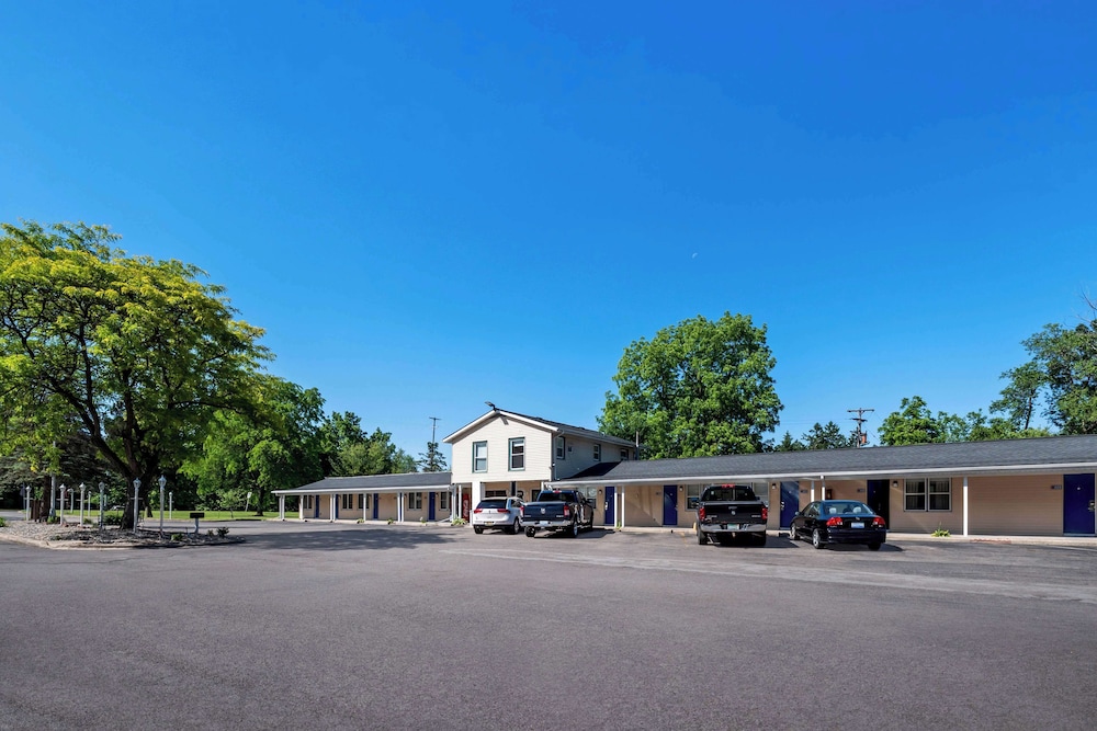 Americas Best Value Inn Jonesville Hillsdale - photo 28