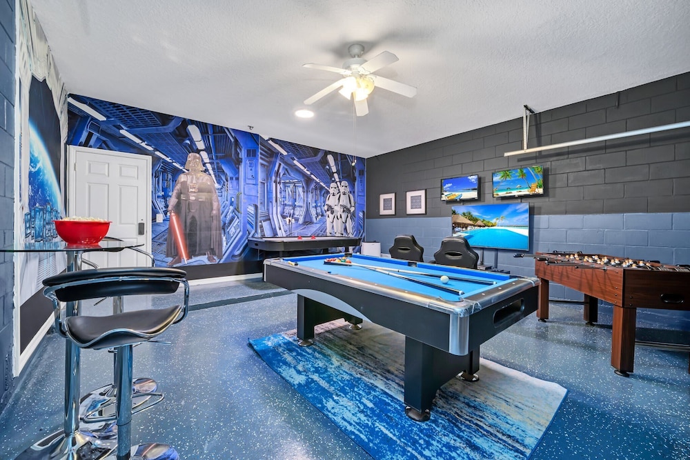 Stunning Villa Sweeping Views of Florida Nature and Fantastic Game Room — 4-Star Luxury Hotel in Davenport, United States