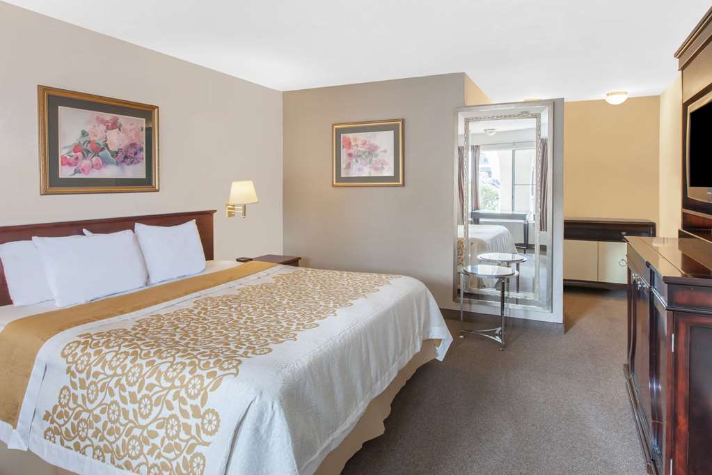 Days Inn by Wyndham Camarillo Ventura - photo 6