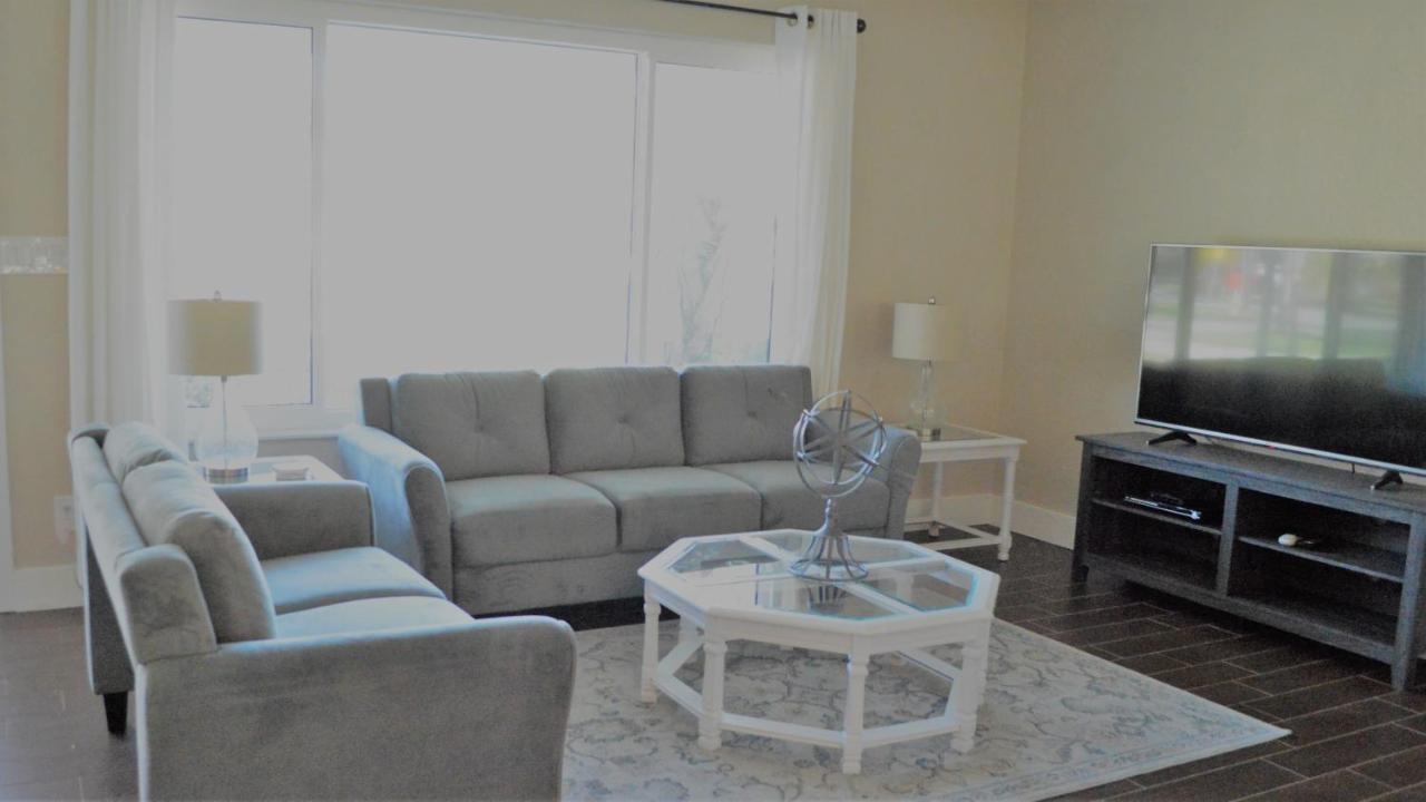 Private Heated Pool Resort Style Home Minutes From the Beach - photo 31