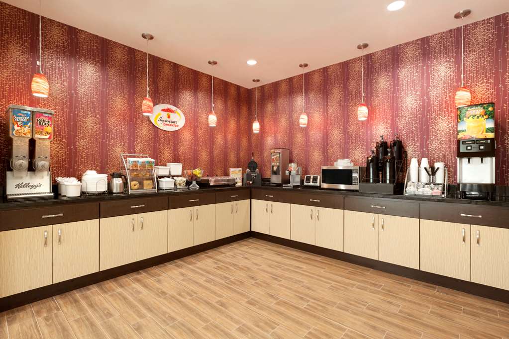 Super 8 by Wyndham Carrizo Springs - photo 6