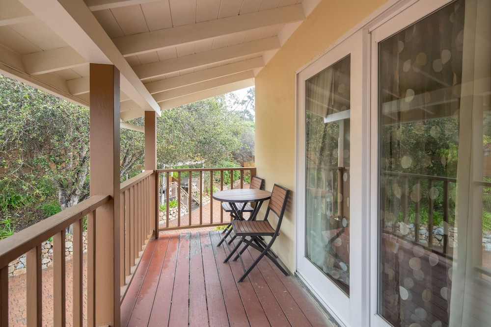 Vendange Carmel Inn & Suites - photo 23