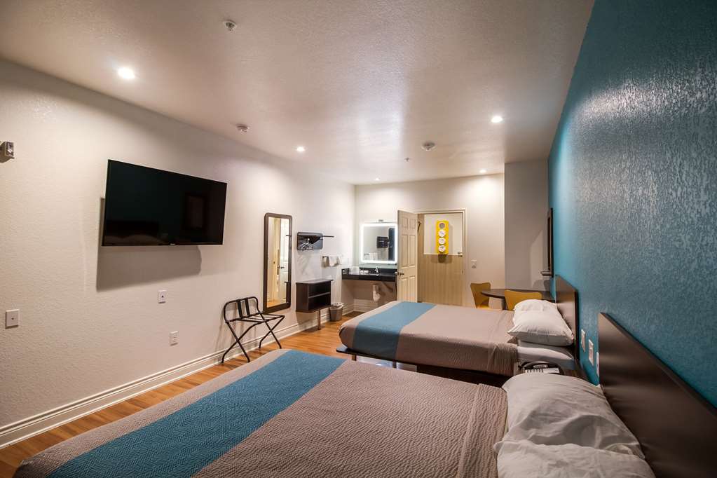 Motel 6 Houston TX North - photo 14