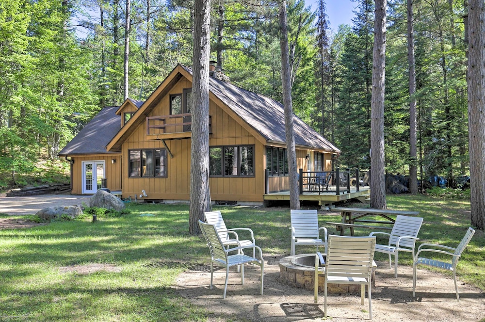 Deerskin Lodge with Boat Dock and Fire Pit — 4-Star Luxury Hotel in Eagle River, United States