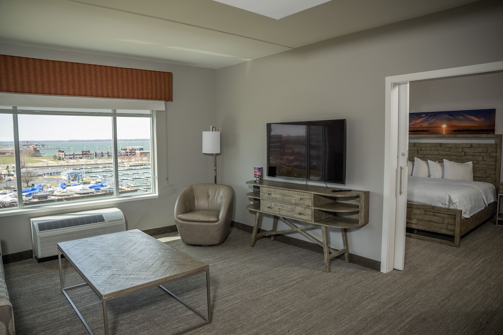 Hampton Inn & Suites Erie Bayfront - photo 12