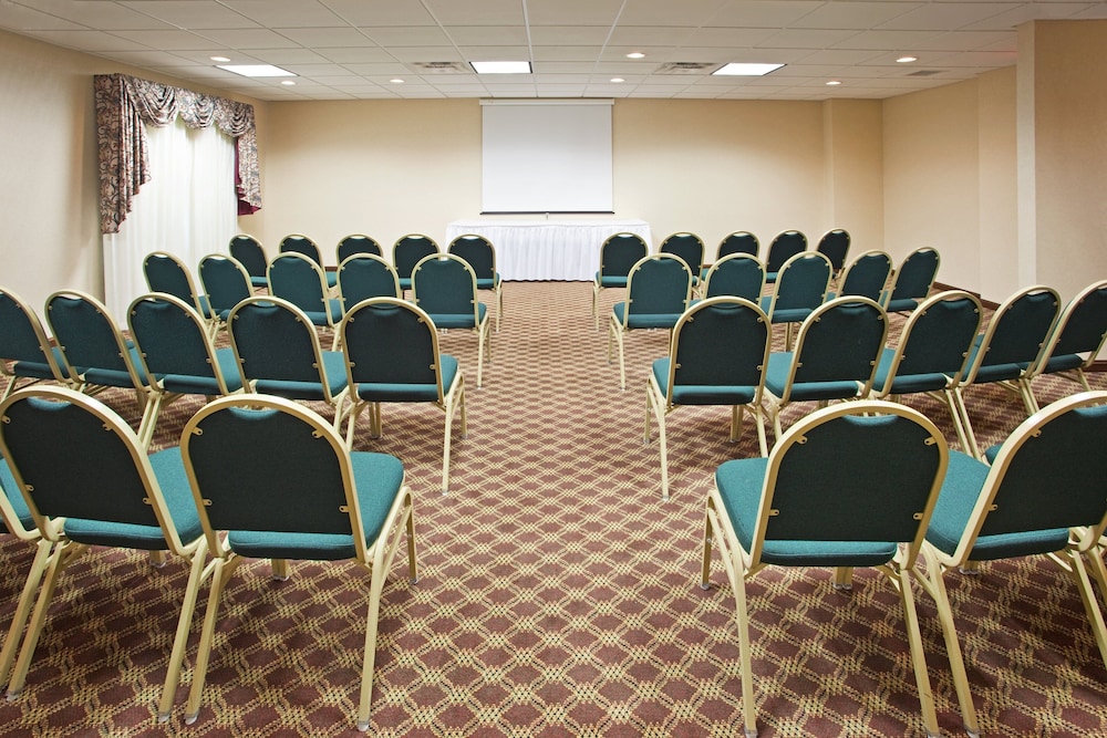 Holiday Inn Express Hotel & Suites Franklin Oil City by IHG - photo 36