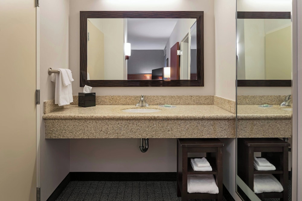 Courtyard by Marriott Long Beach Airport - photo 30