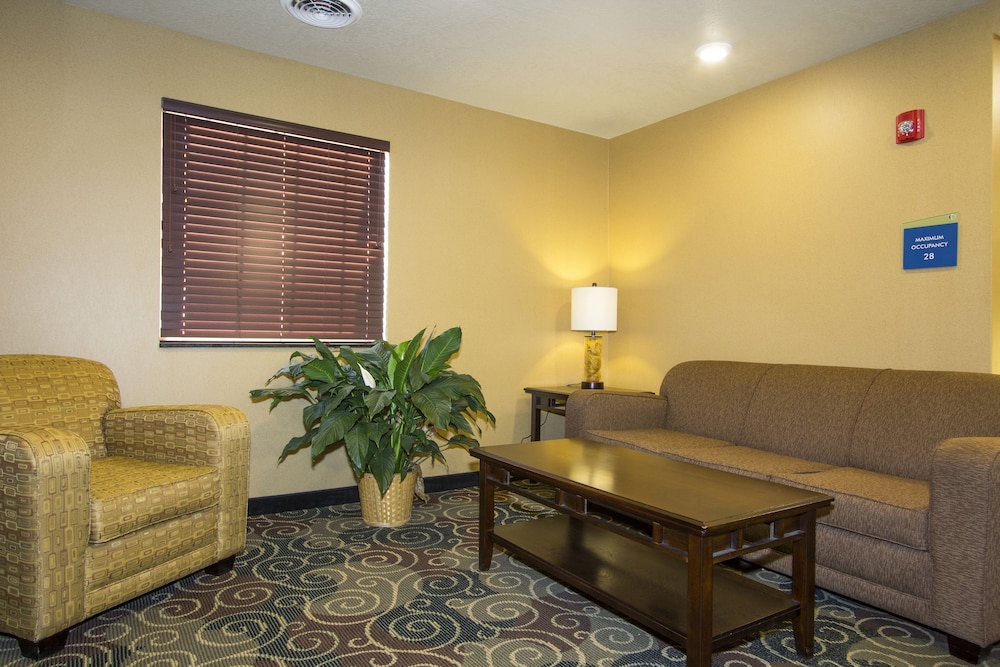 Cobblestone Inn & Suites Corry - photo 2
