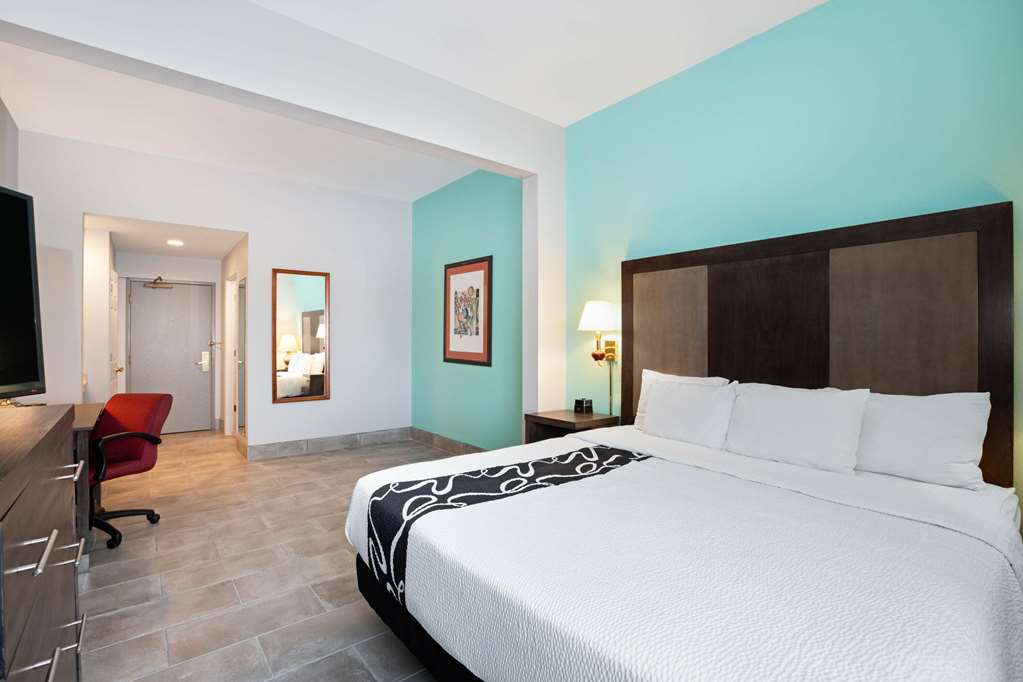 La Quinta Inn & Suites by Wyndham Omaha Airport Downtown - photo 15