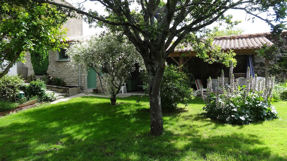 Logis des Douves — hotel in Tiffauges