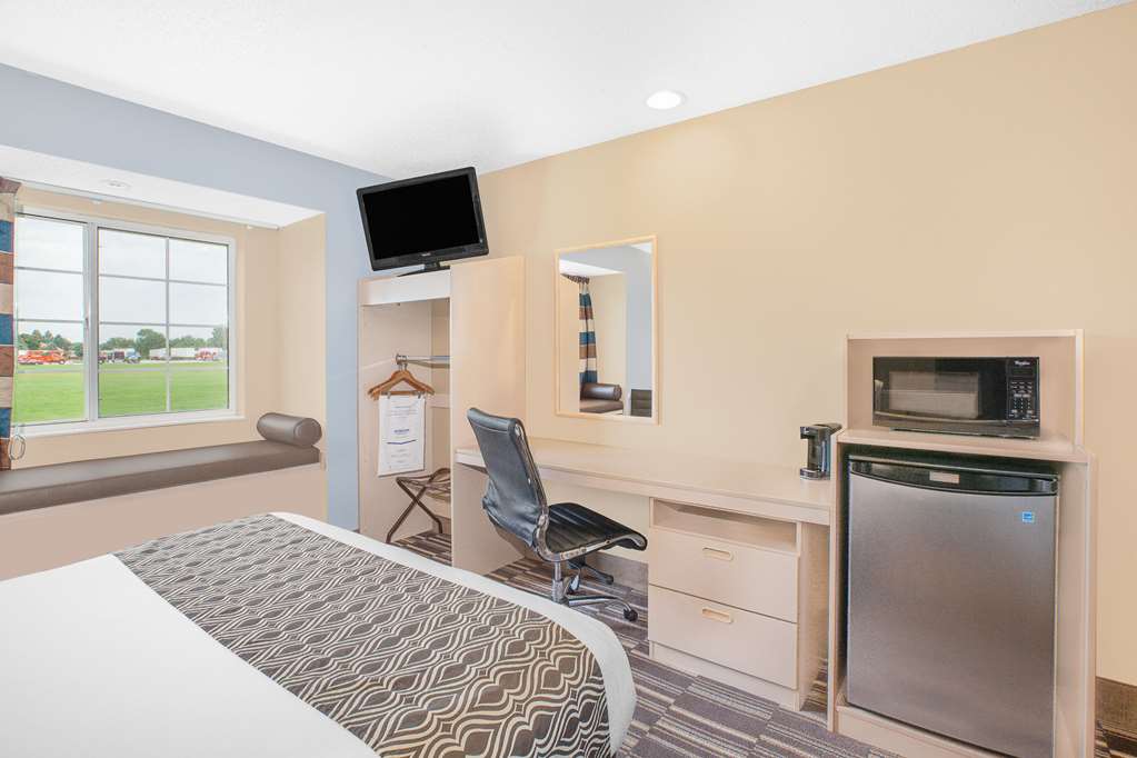 Microtel Inn & Suites By Wyndham Clear Lake - photo 3